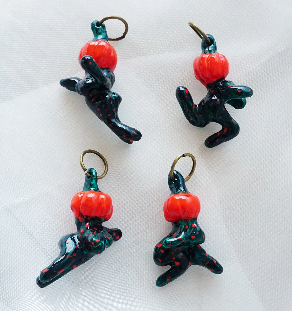 Dancing pumpkins for earrings, 2020